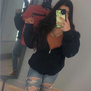 Meet your Posher, Noelle